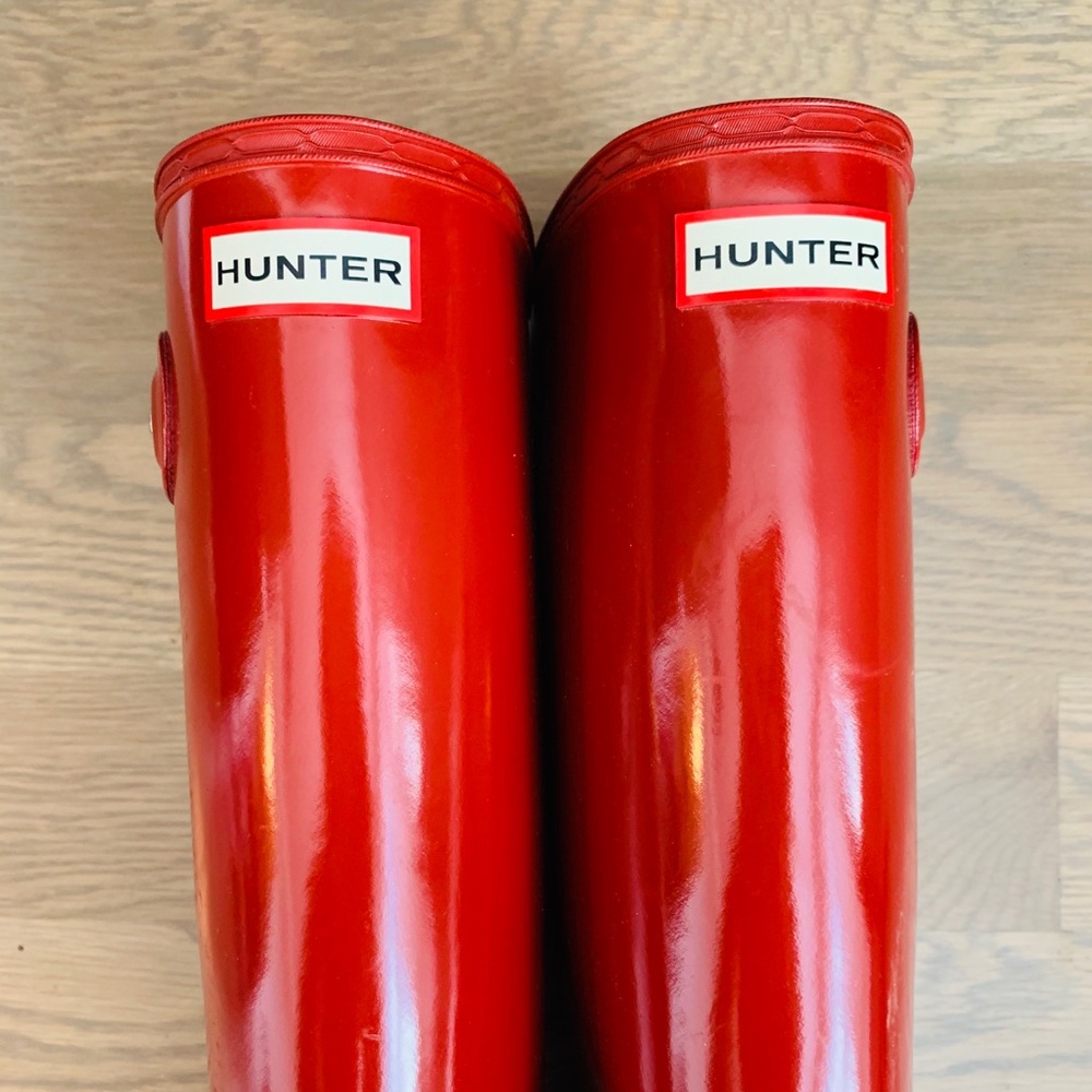 NWOT Hunter High Gloss Waterproof Military Red